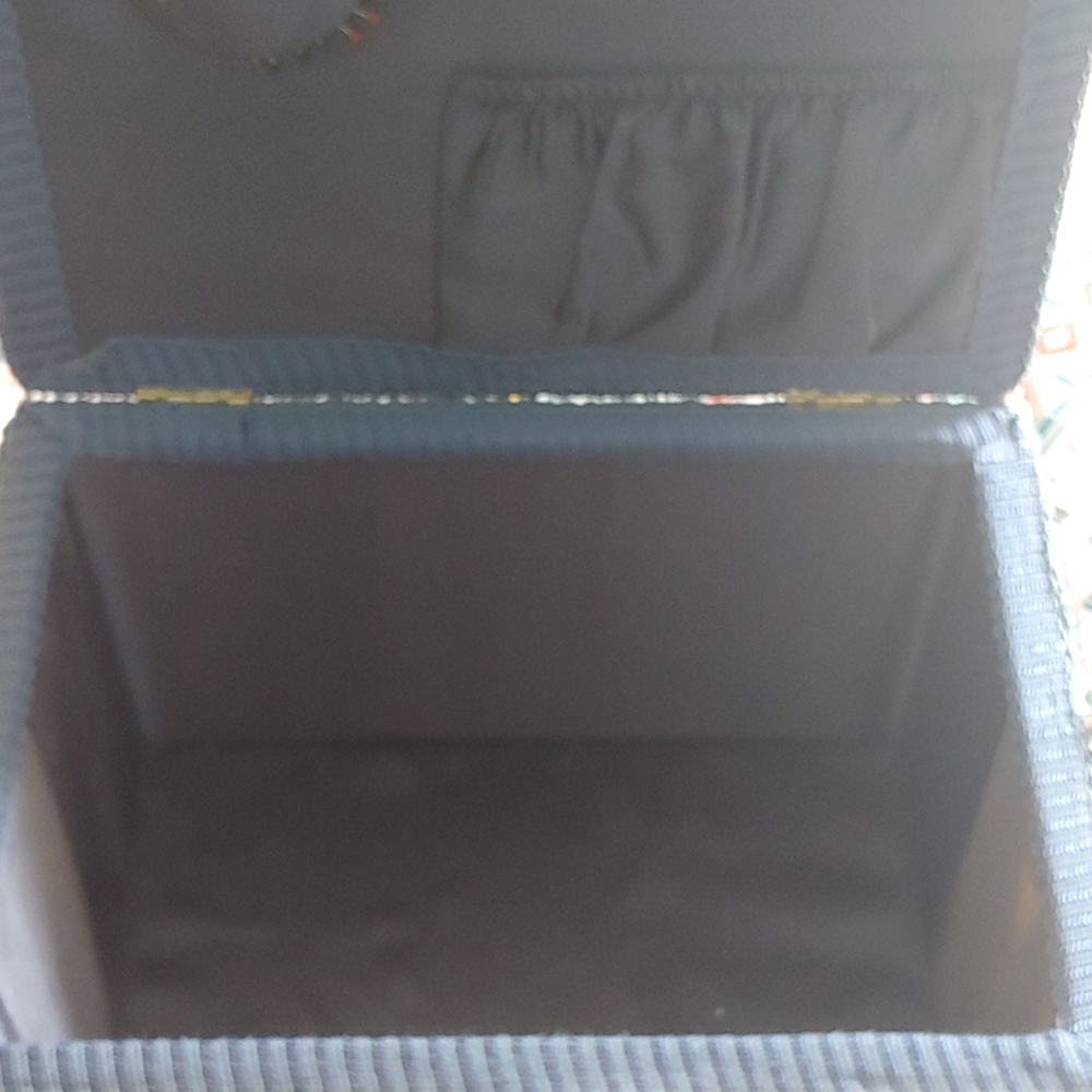 Sewing Box Excellent Condition - Picture 5 of 5